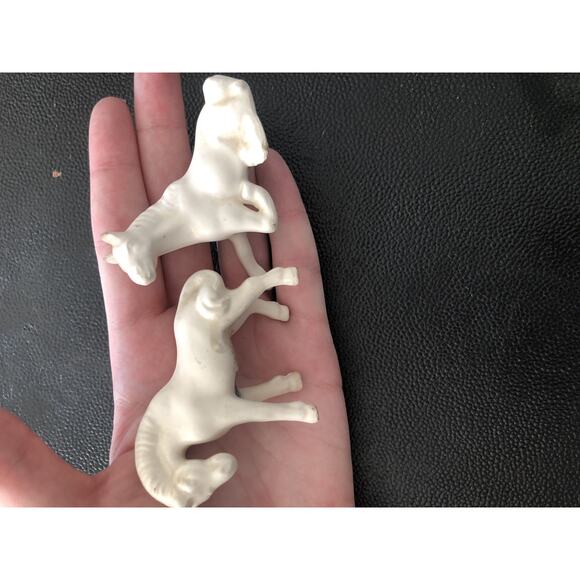Vintage Horse Figurines Set Of 2 Small Porcelain White Made in Japan Unmarked - Picture 2 of 7